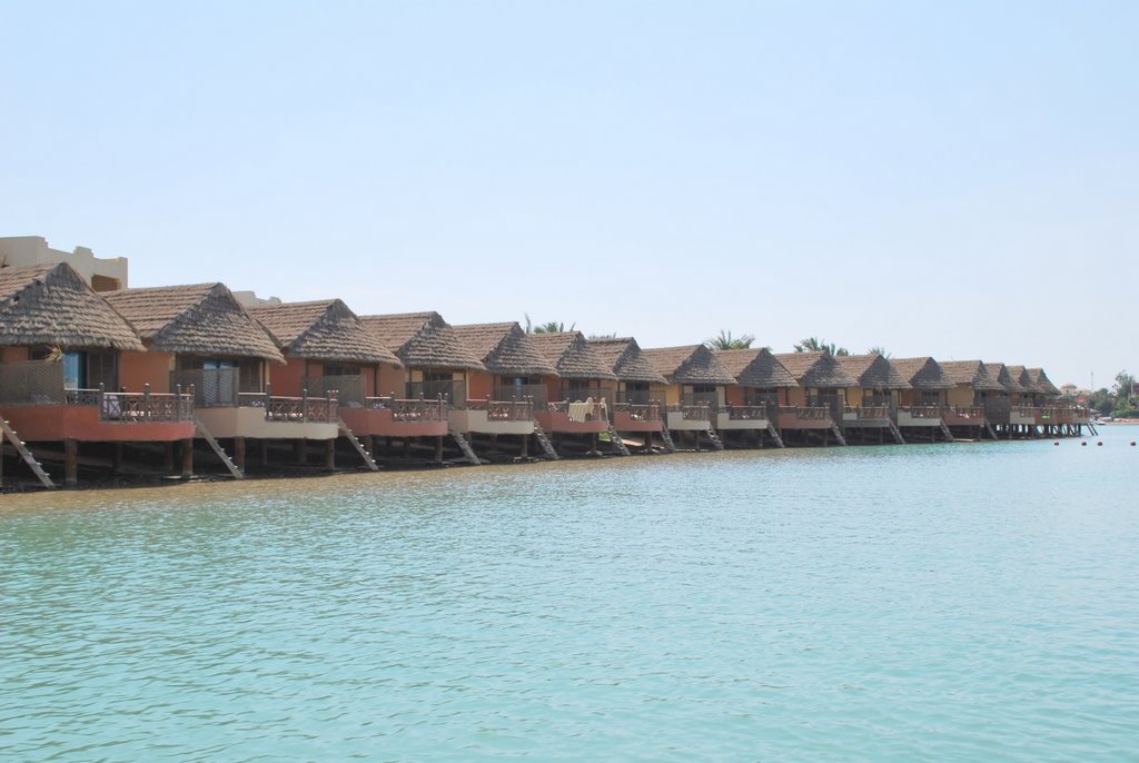 "Romantic" bungalows at the lagoon by Cathrine EV