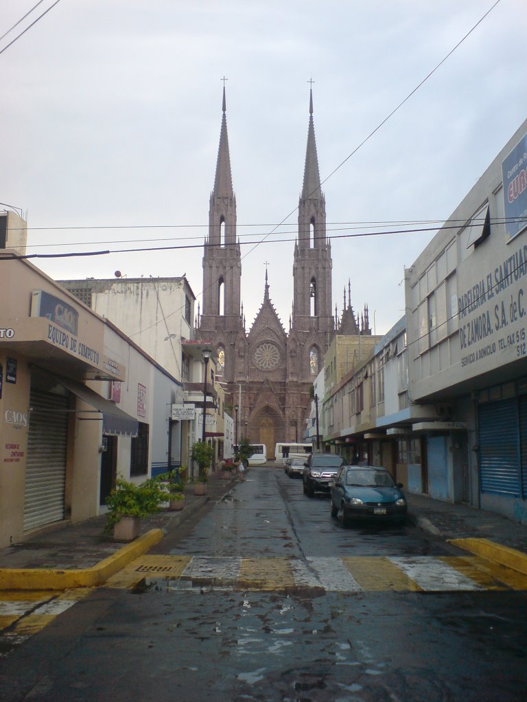 Calle Cazares, Vista del Santuario de Guadalupe by roinegro51