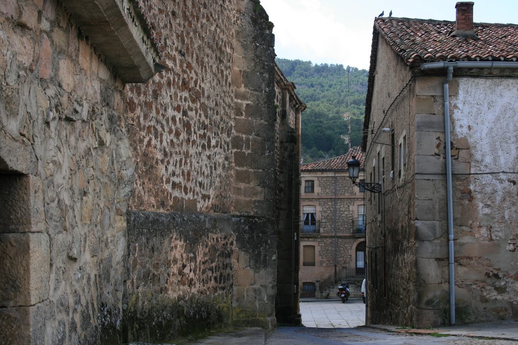 Vinuesa. callejón de la Iglesia by garrote