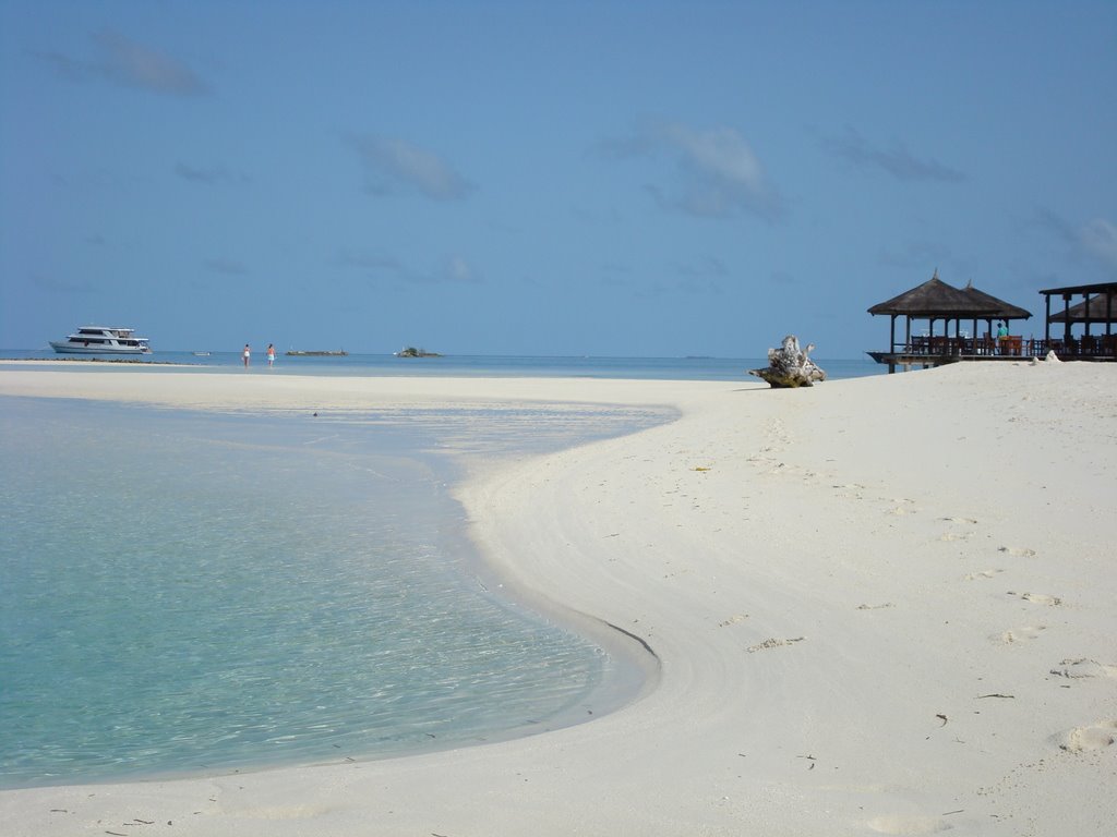 Kuredhimaa Hingun, Maldives by DerPoet