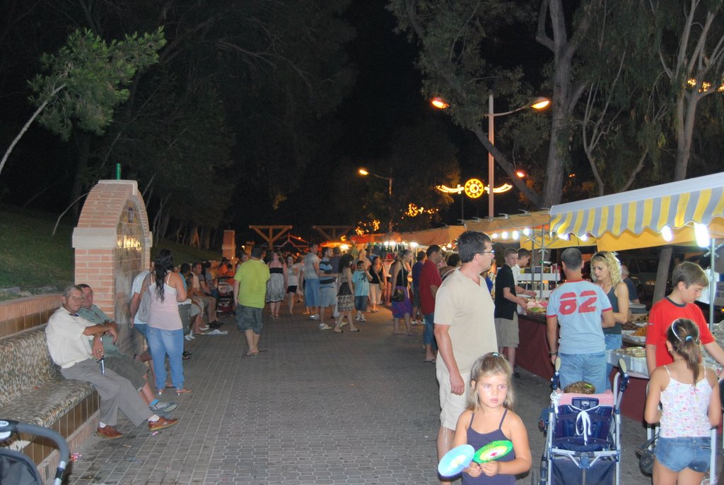 Mercadillo de los Hippis by Ignacio de La-Chica …