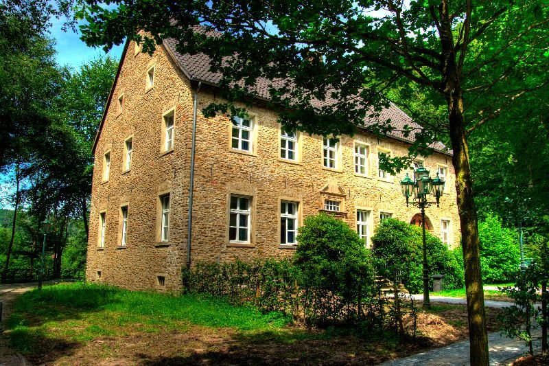 LWL Freilichtmuseum Hagen - Blick auf das Verwaltungsgebäude des Freilichtmuseums (by blackbox) by Peter Maier