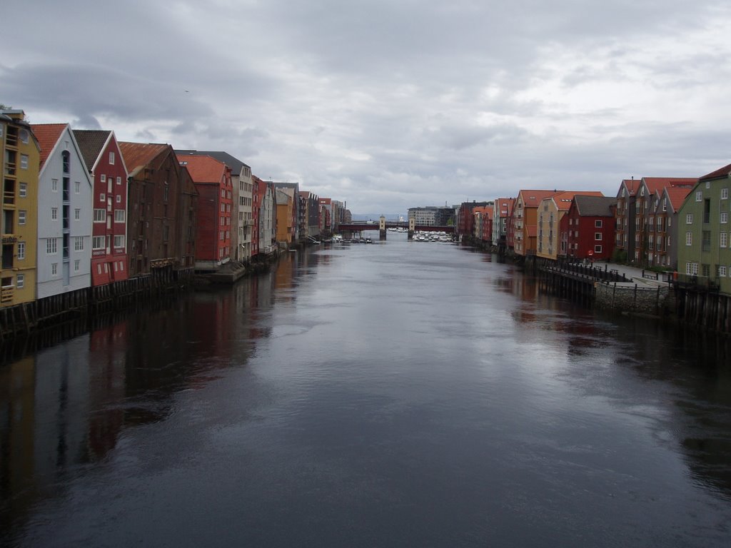 Trondheim by Roald Ivar Thunberg