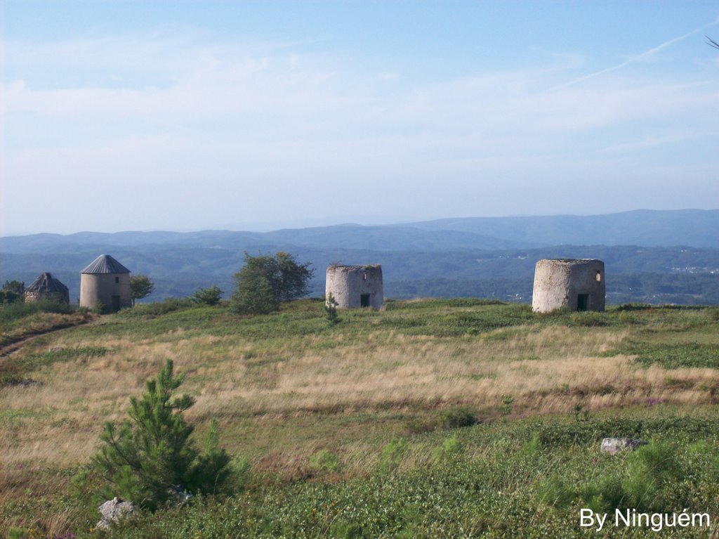 Moinhos de Portela de Oliveira by Ninguém