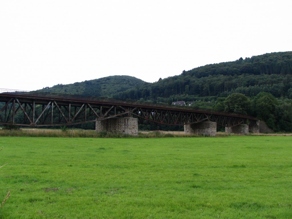 Ehemalige Eisenbahnbrücke der Bahnstrecke Plettenberg-Herscheid by jacqle