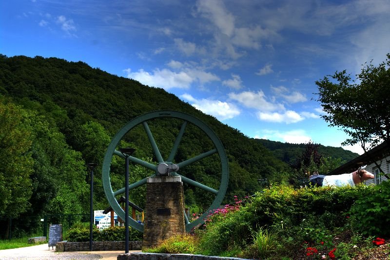 LWL Freilichtmuseum Hagen - Auf dem Weg zum Eintrittsbereich. (by blackbox) http://www.youtube.com/watch?v=Xbrujx8YW9A&feature=channel by Peter Maier