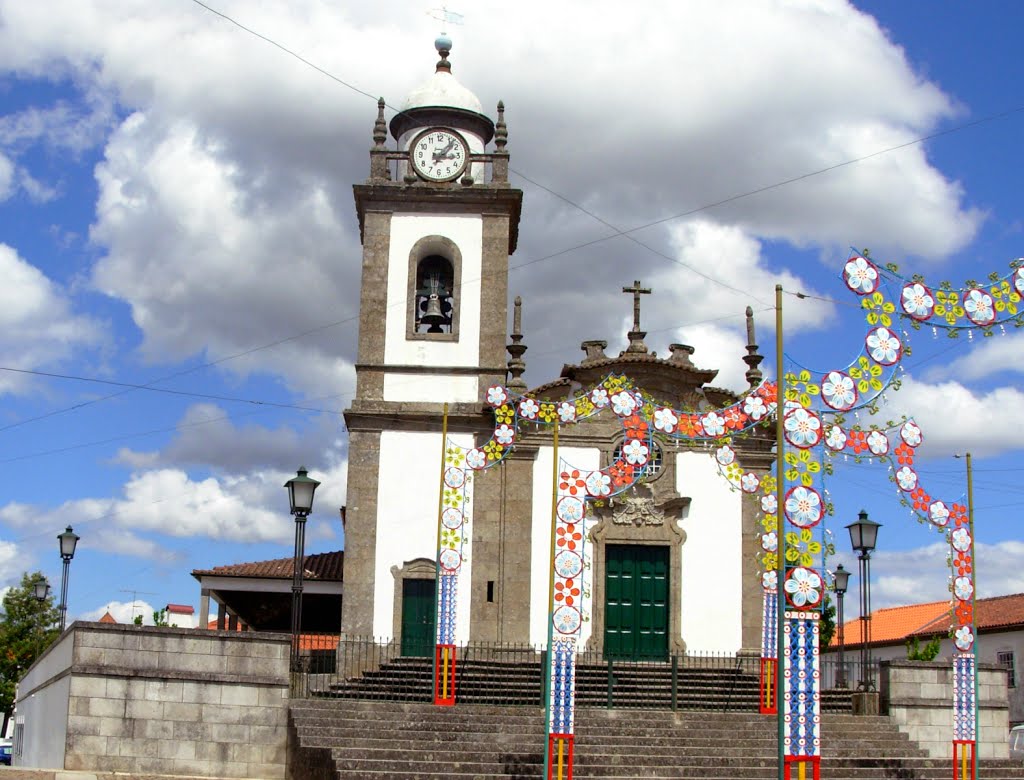 Mesão Frio (Igreja S. Nicolau, a festa é em Agosto) by Majoca