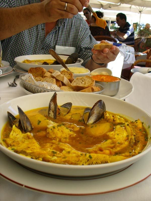 La bouillabaise marseillese - Restaurant Oscar sur le Vieux Port by Alejandro Vásquez