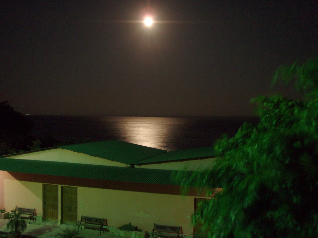 Moonbeam in Paraiso Maya Hotel by Luigerbo