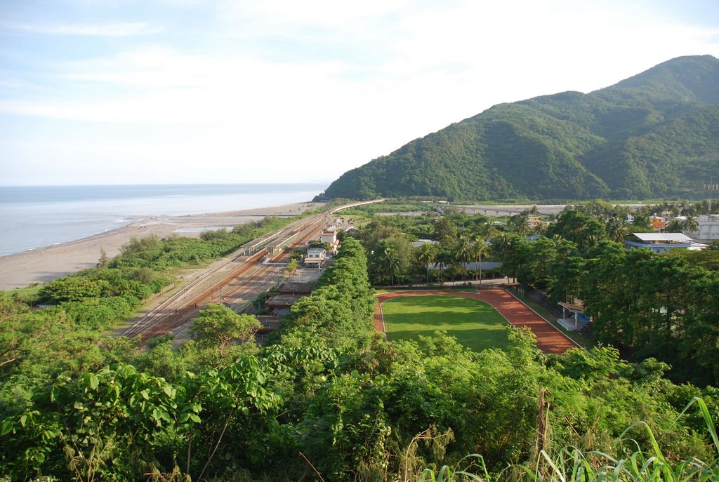 Tai 台東，金崙火車站全景。(2009-07-22) by Tai2 泰