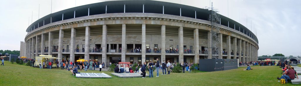 Olympic Stadium 20090718 U2 360°Tour by roadstagent Views? NO, thanks!