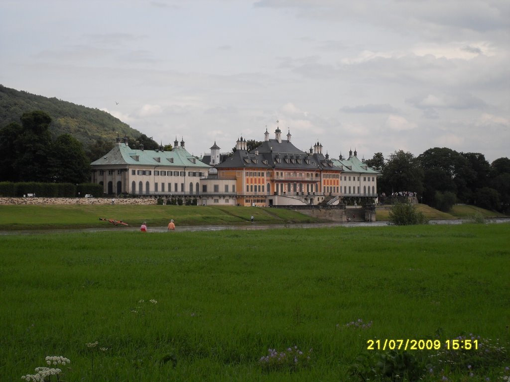 Schloß Pillnitz by kampfmops 1976