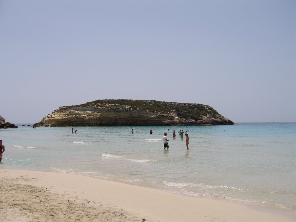 Spiaggia Isola dei Conigli by claud43