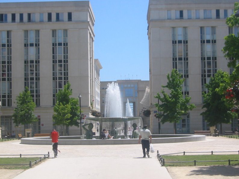 Montpellier - Antigone - Fountain (alcoolis) by alcoolis