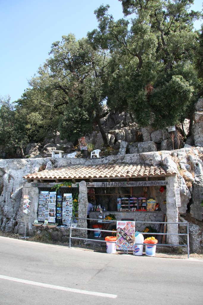 Authentic Shop on the roadside by Jan Koopmans