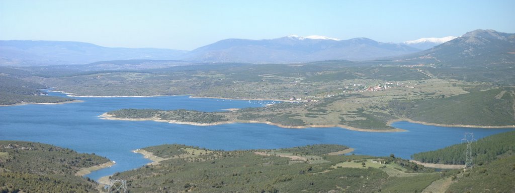 EL ATAZAR CON CERVERA DE BUITRAGO AL FONDO by ANGEL, EL ALFA III