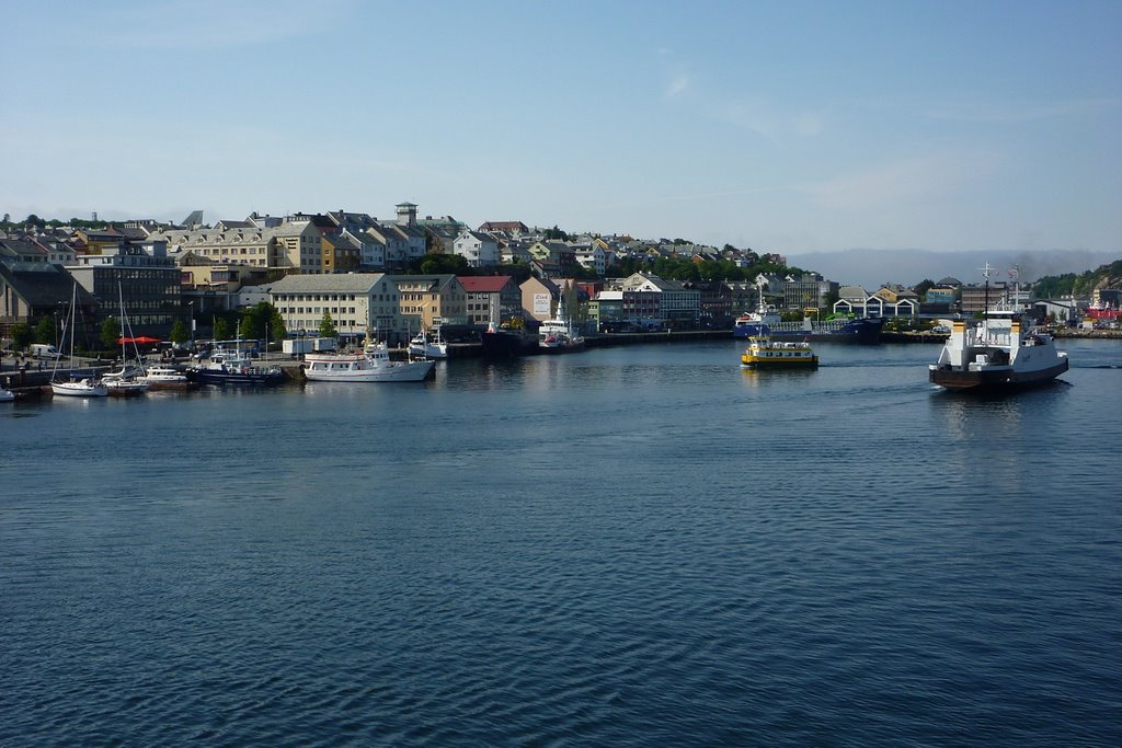 Kristiansund harbour, Norway, in June by skrepped