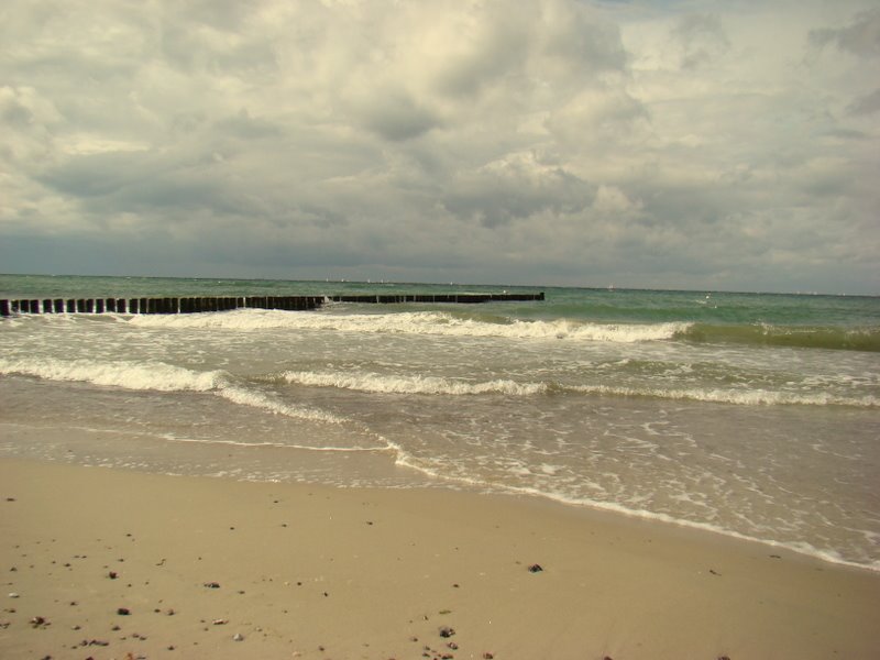 Strand von Warnemünde by Veromy