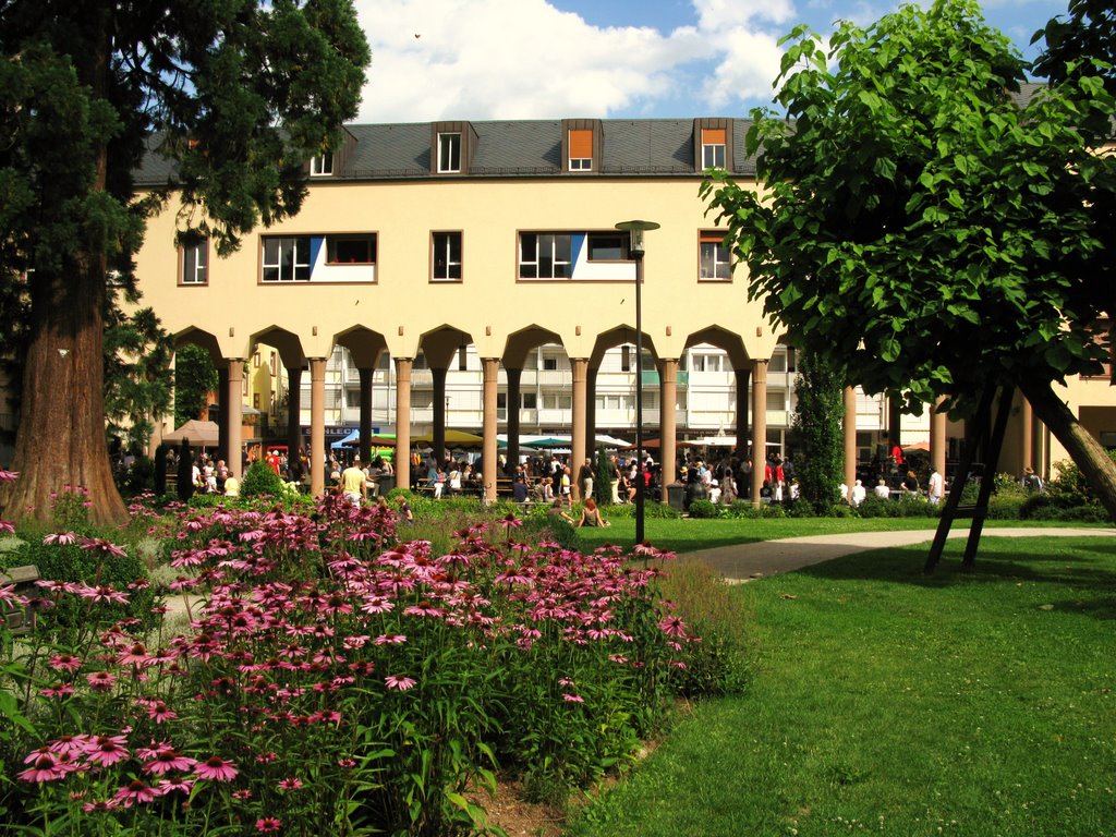 Markthalle, vom Schulgarten aus gesehen by 600m