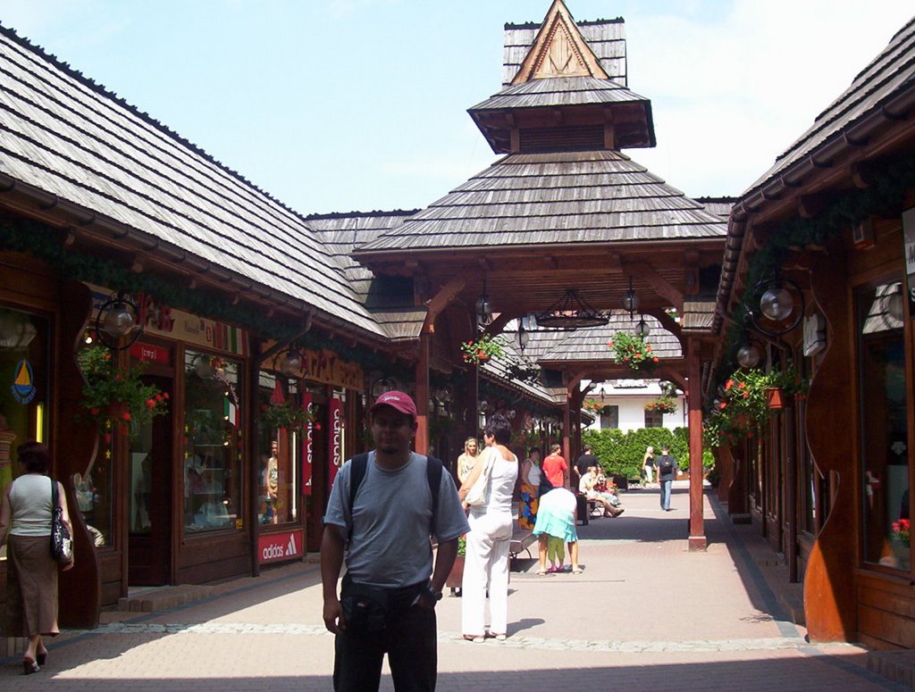 En el bazar principal de Zakopane by Alfredo Ramos