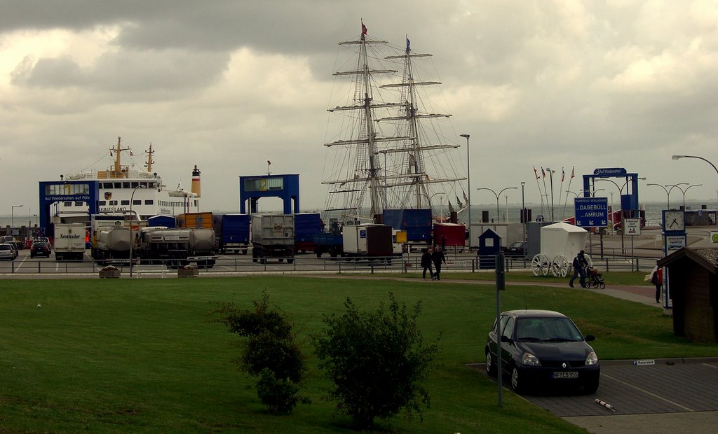 Die Brigg Mercedes im Hafen von Wyk auf Föhr. by Hans Pohlmann