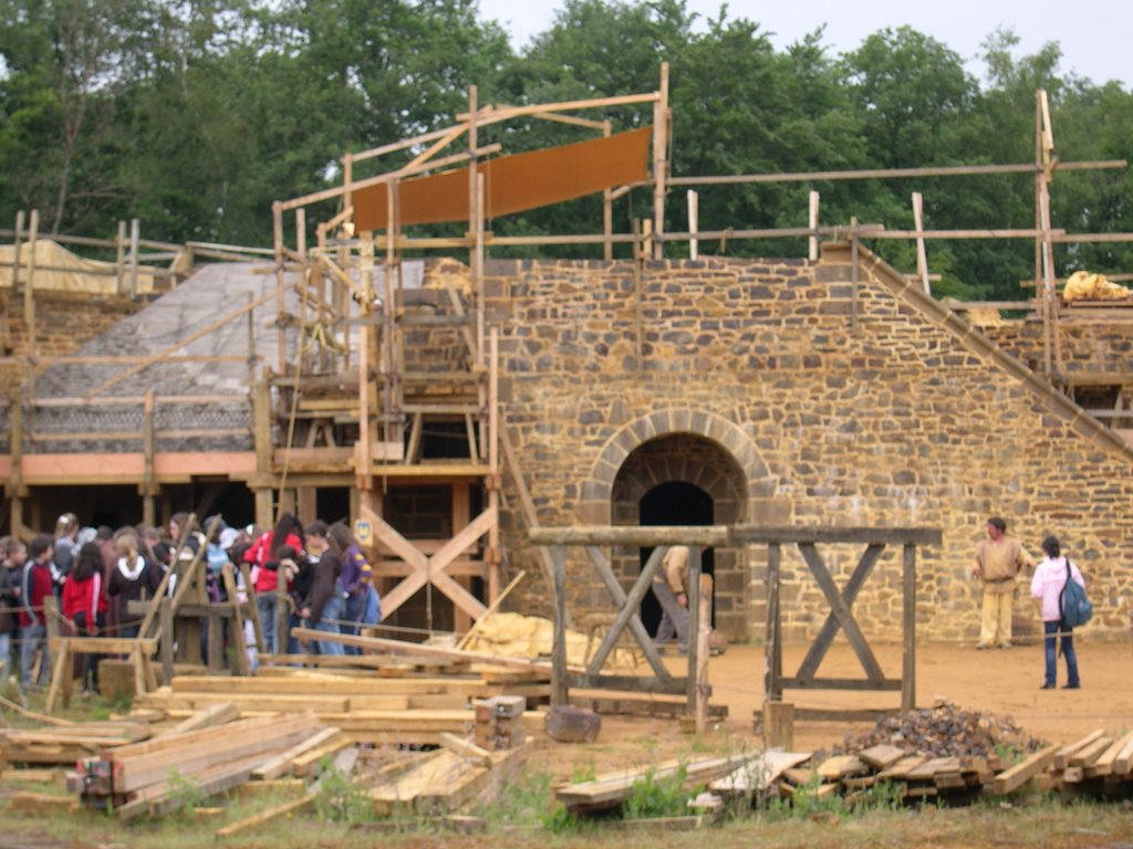 Le chateau de guedelon by maurice gohin