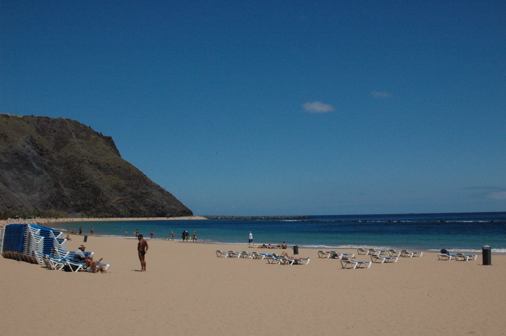 Sant Cruz de Tenerife, playa de las Teresitas by Massimo Pavan