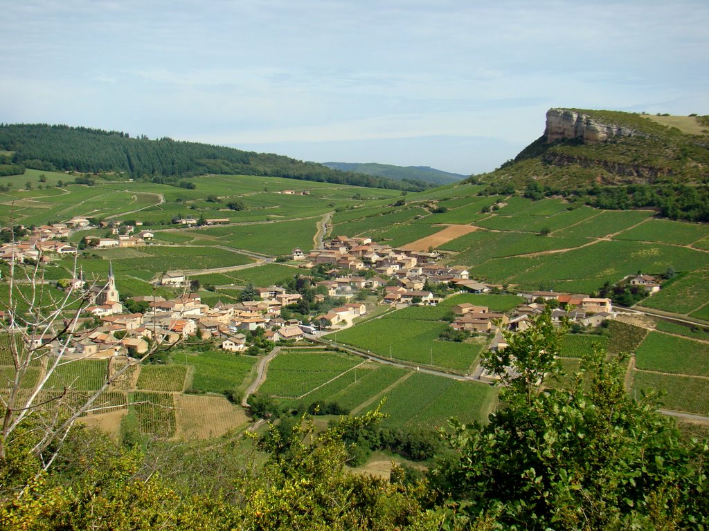 Vergisson et sa Roche du haut de la Roche de Solutré by perequart