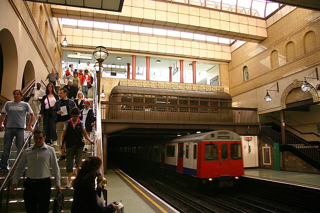 Gloucester Road Station by Hochstenbach