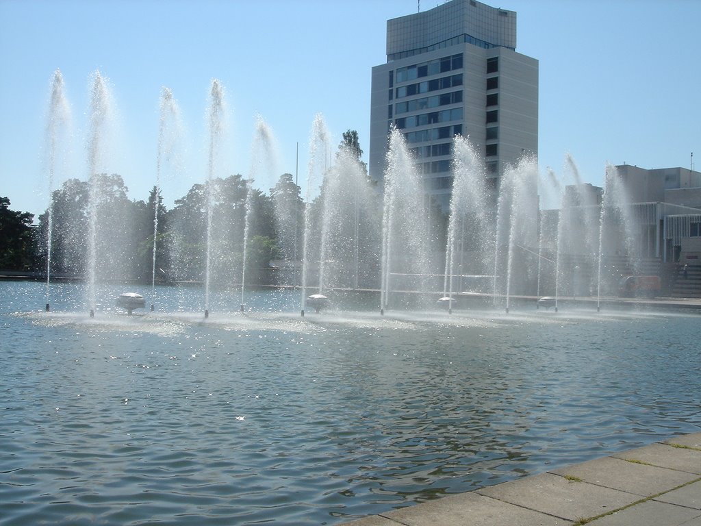 Another view of fountain in Tapiola, Espoo by Picard99