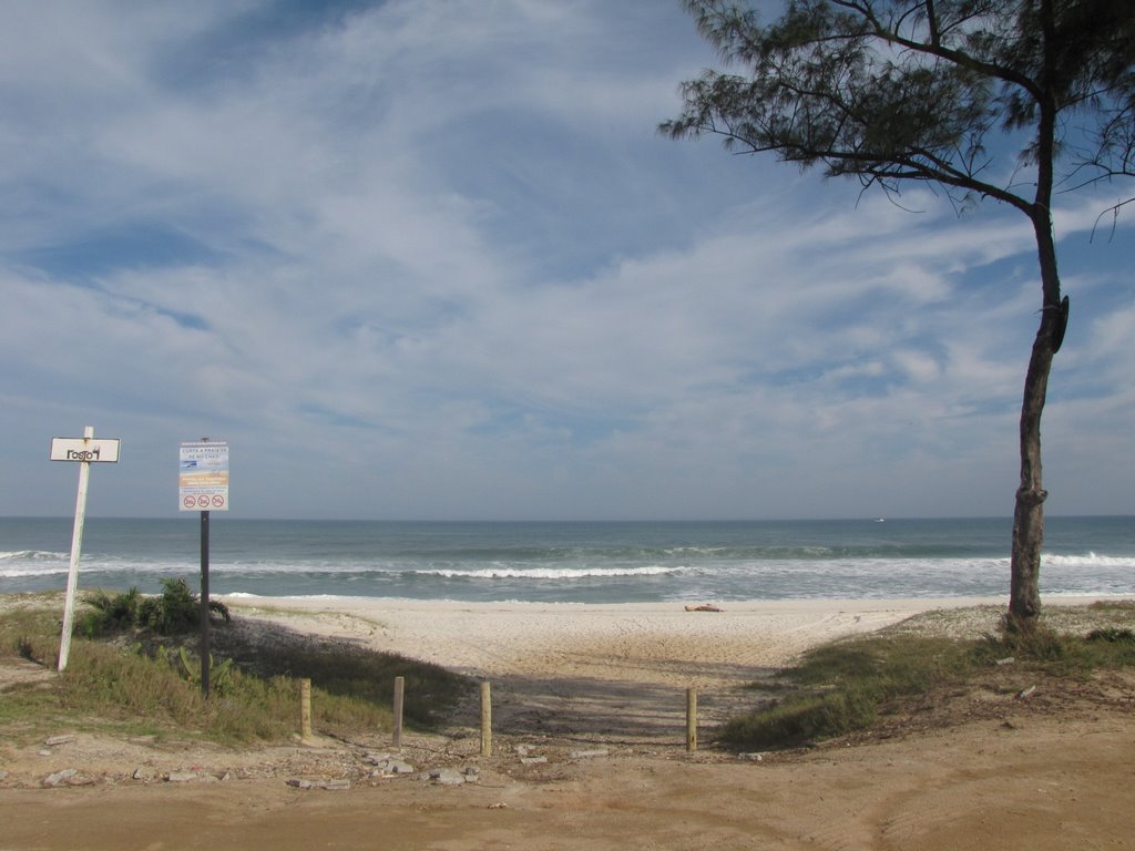 2009 - Av Atlantica view on beach - Praia Seca - RJ - Brasil by AmputadoAmputeeAlex