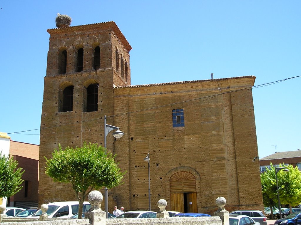 Iglesia de La Trinidad-Albergue Cluny by Analbor