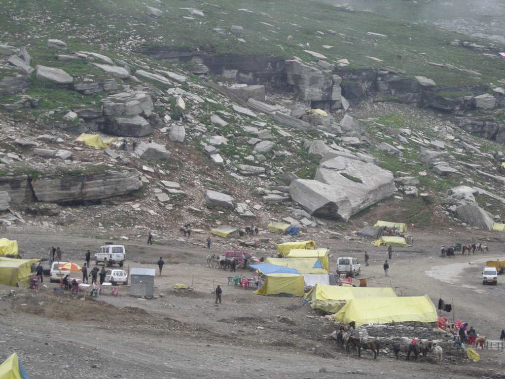 Finally at Rohtang La , no snow!! by आशीष.मैठाणी