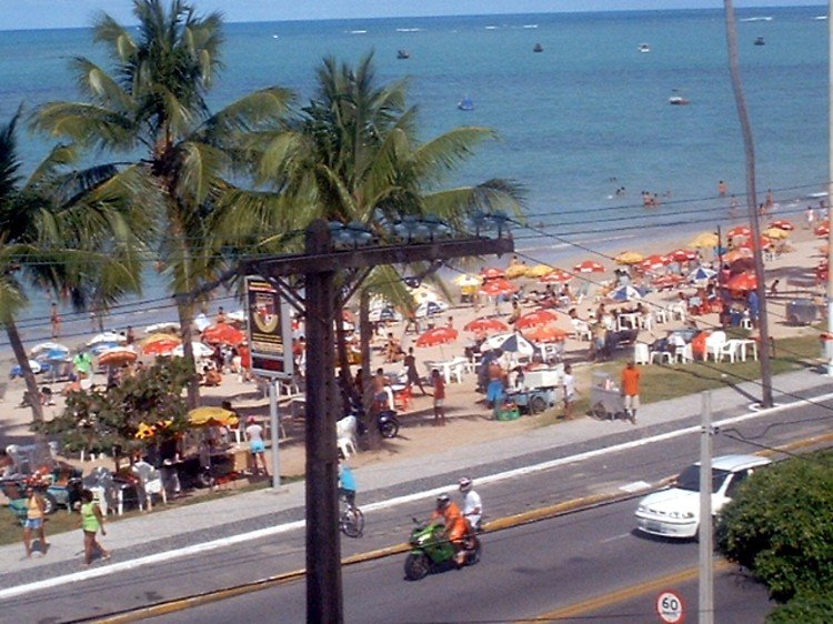 DOMINGO A TARDE,PRAIA LOTADA,BELEZA. by GELSON BRANDÃO