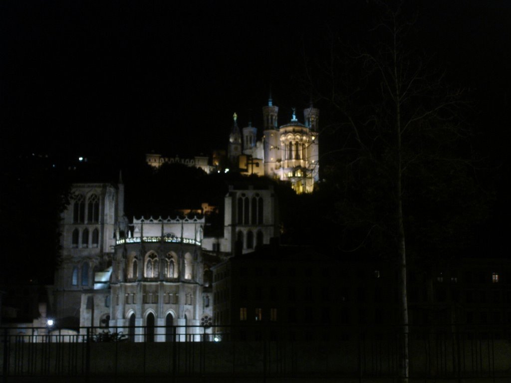 Catedral de Saint Jean et Fourviere de nui by Mariano Fernández Ca…