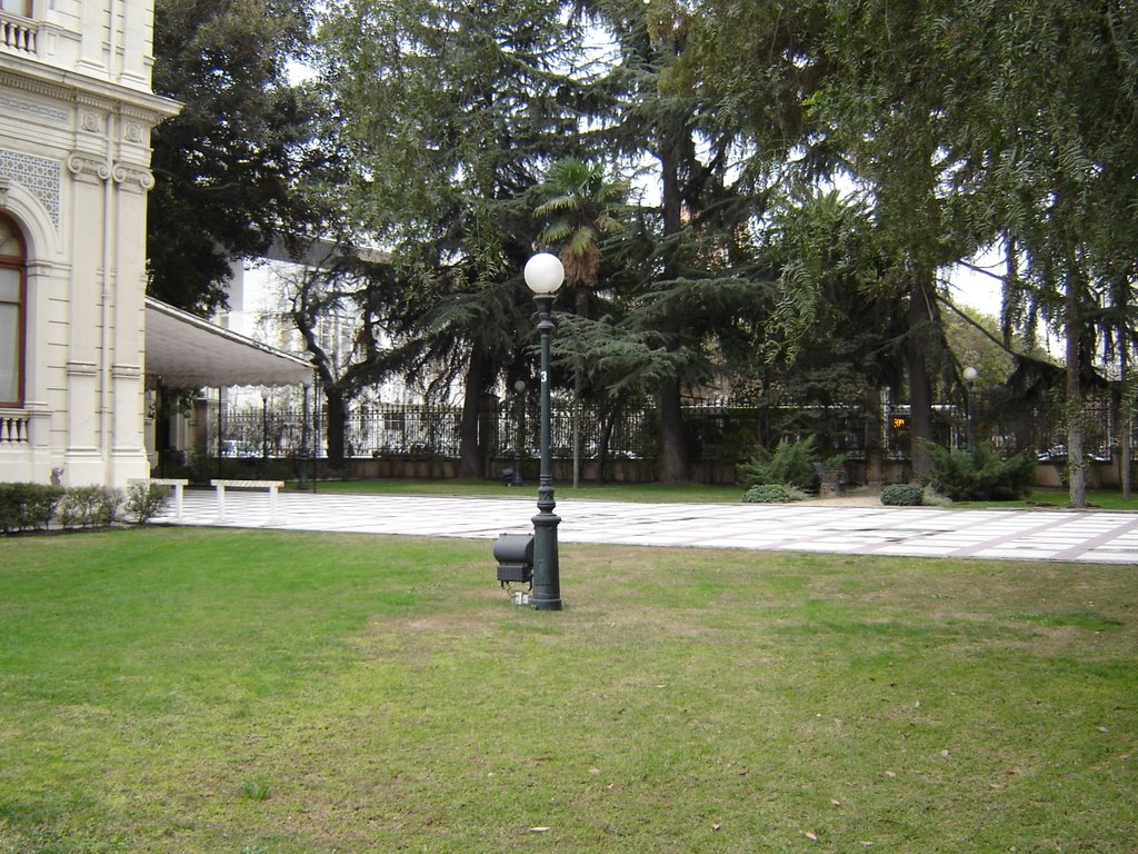 Vista a jardin interior Palacio Cousiño by Hikaru86