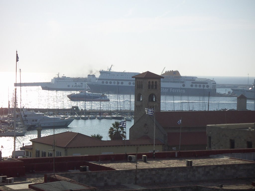 A view from Hotel Constantin's roof - by MIREC7776