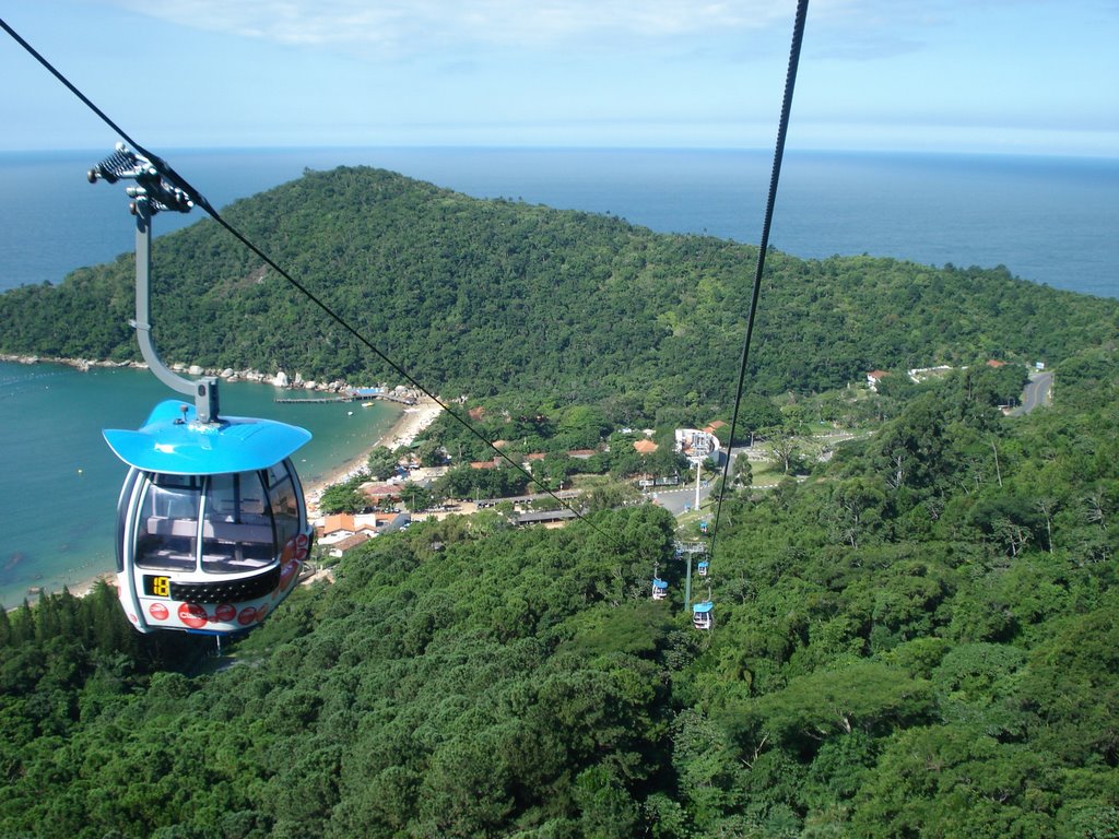 View of Laranjeiras Beach from Cable Car 9 - © Émerson-V by Émerson-V