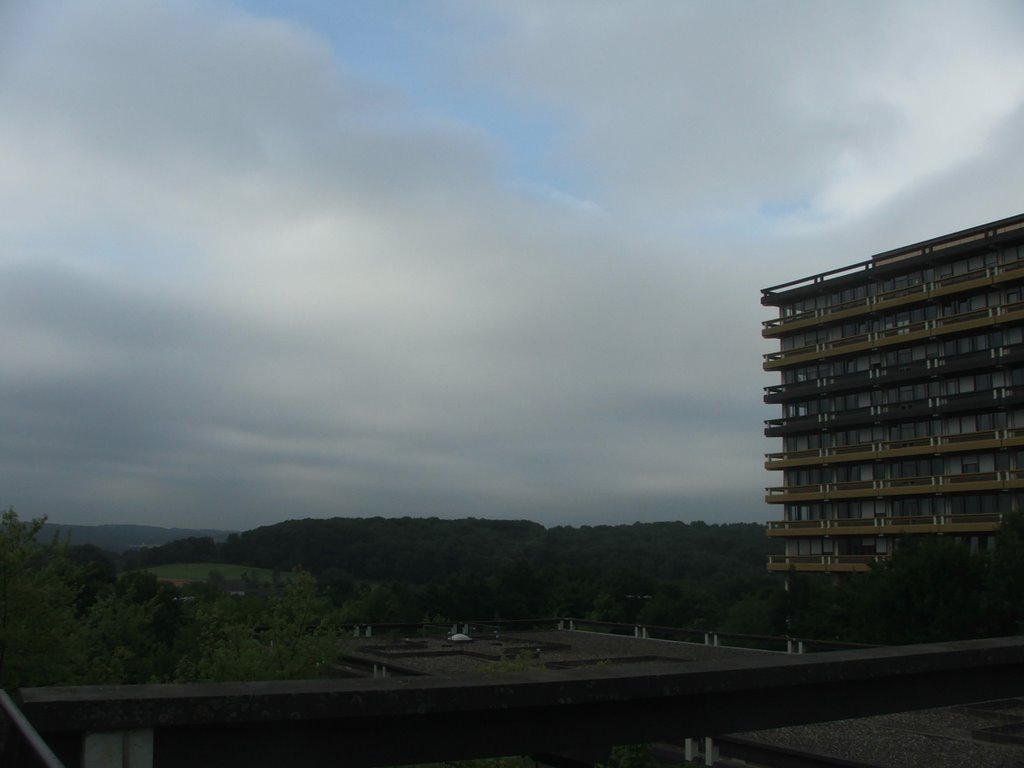 Trube Himmel uber die Ruhr-Universität by Familie Pustylnik