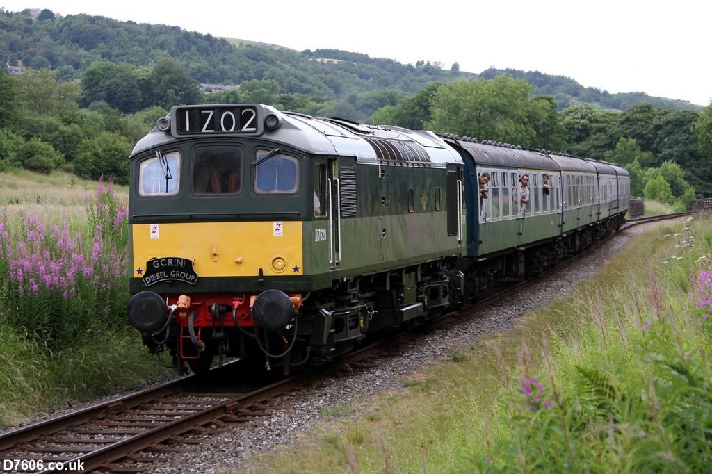 A Train near to Nuttall Park on the East Lancs Railway by D7606.co.uk