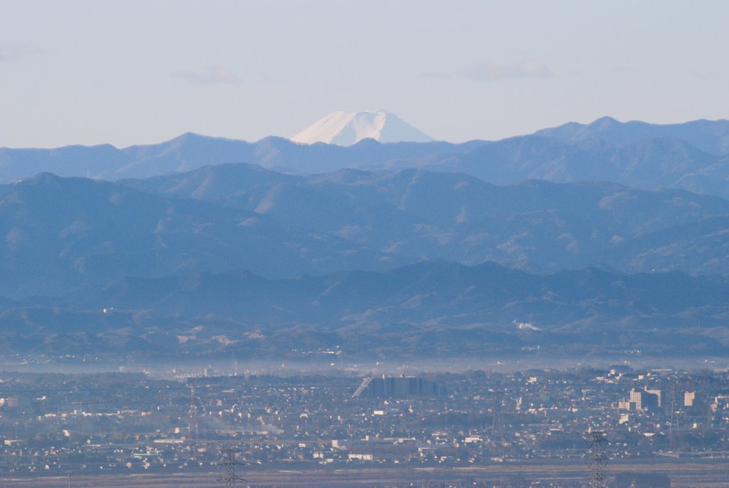 Mt. Fuji (Distance from Mt Kanayama to Mt Fuji : 125km) by tmtmamn