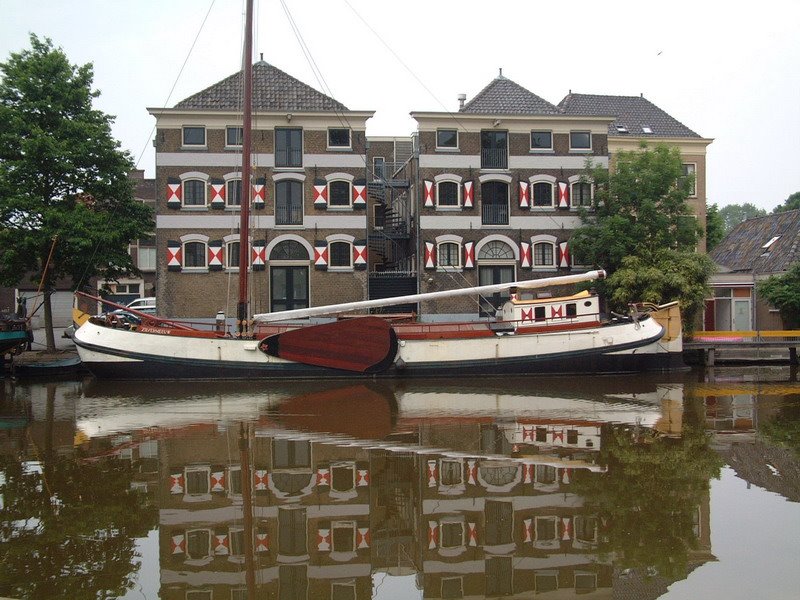 At the old port of Gouda by Localizer