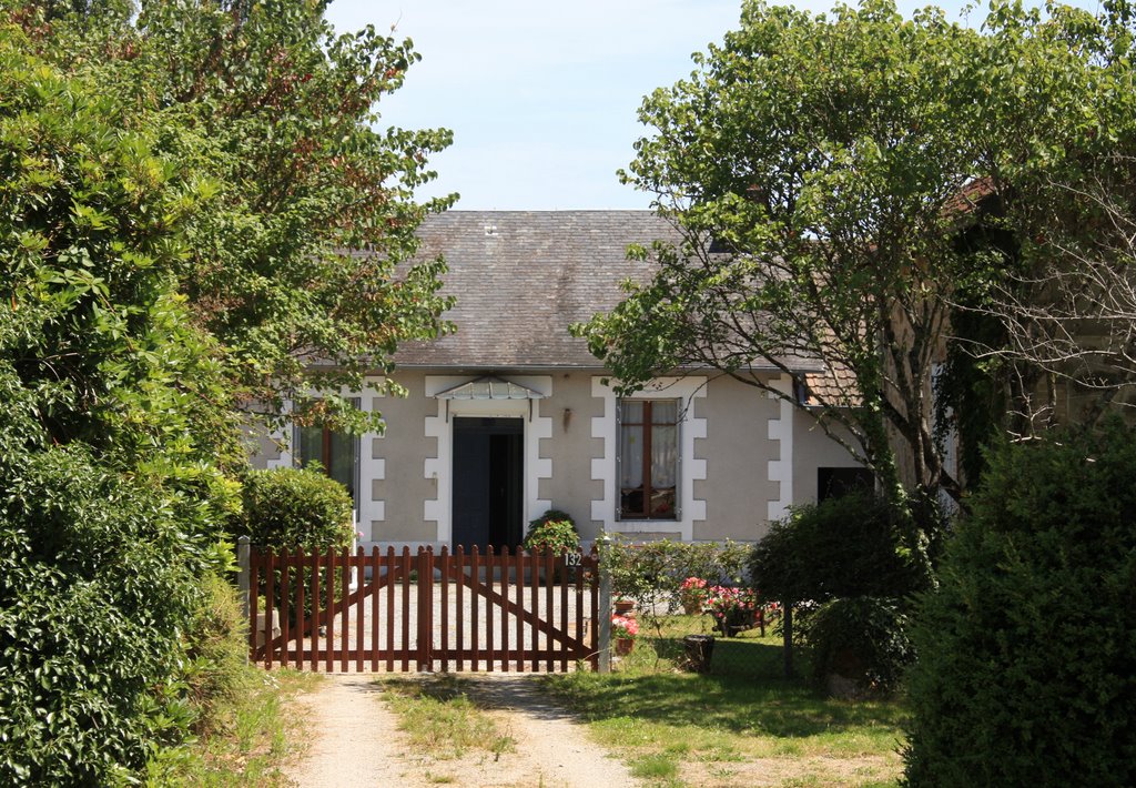 Couzeix : petite maison sur cour by macrobert