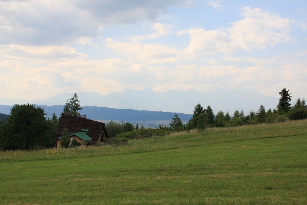 Die Hohe Tatra im Dunst by Andre Lubensky