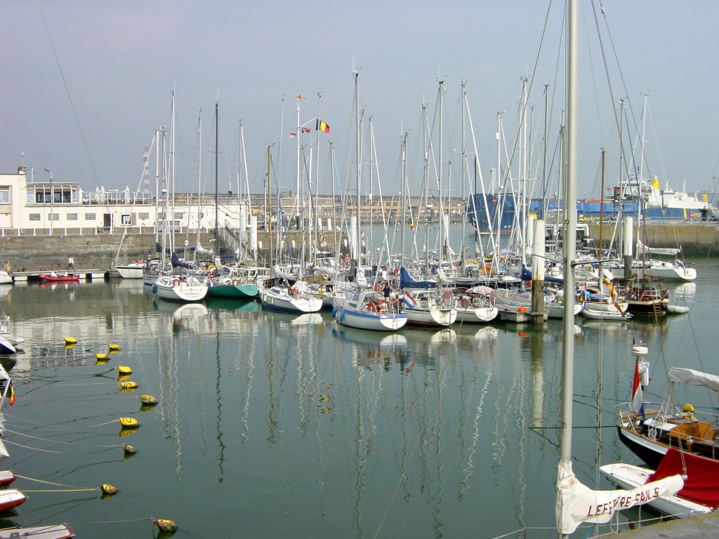 Puerto deportivo de Ostende. by Arturo García