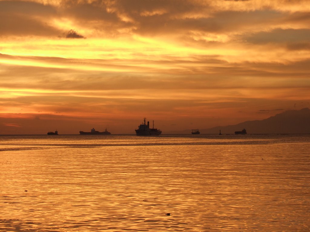 Manila Bay Sunset by pogichang