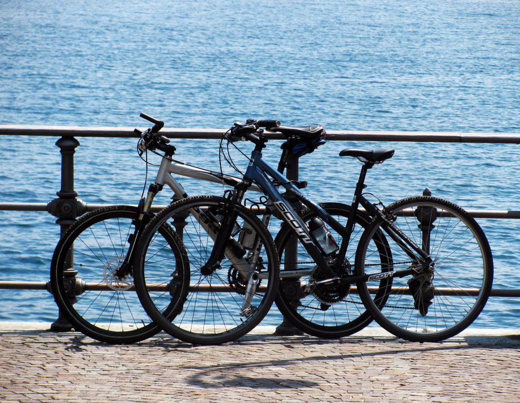 Quattroruote a lago a Verbania by Marco Carnelli