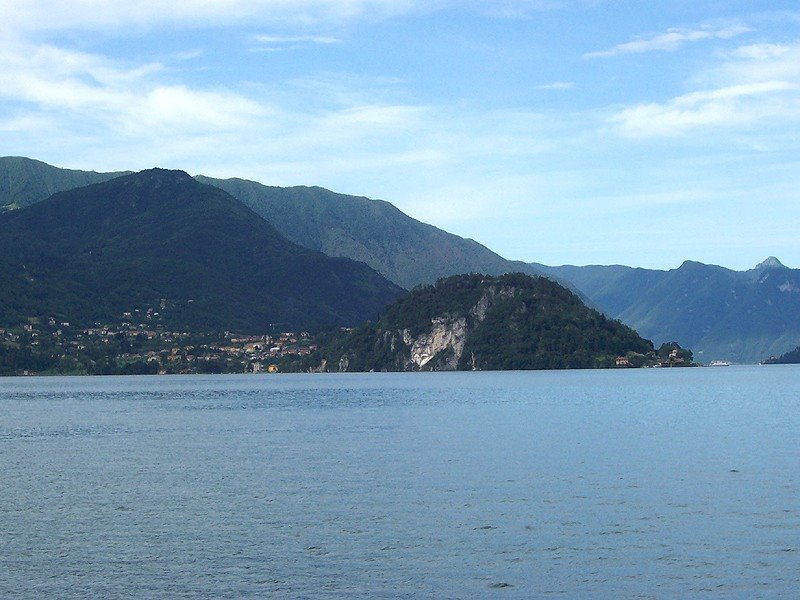 Promontorio di Bellagio visto da Villa Monastero a Varenna by MarkusMark2