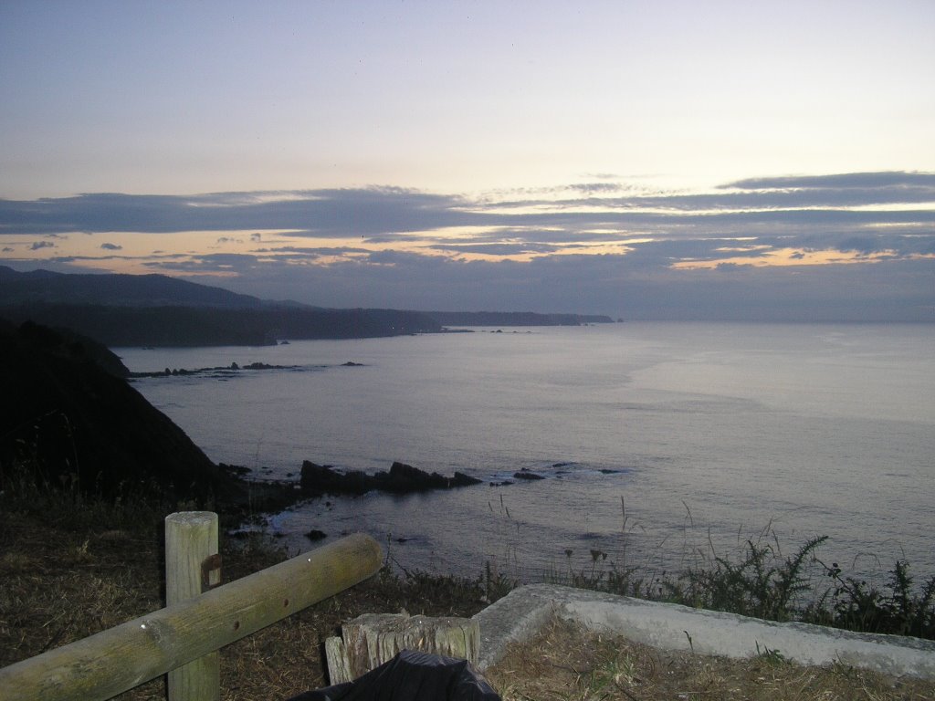 Vista de la costa Cantábrica desde mirador Espiritu Santo, Muros del Nalón ( Asturias ) by Corticata