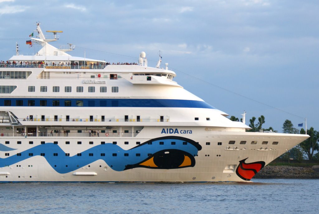 Hamburg Hafen Schiff AIDA by norishamburg